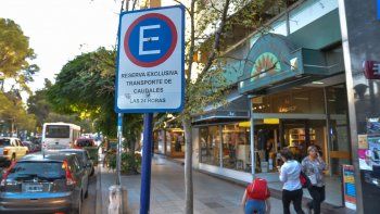 se atrinchero en el auto para evitar que se lo llevara la grua se atrinchero en el auto para evitar que se lo llevara la grua