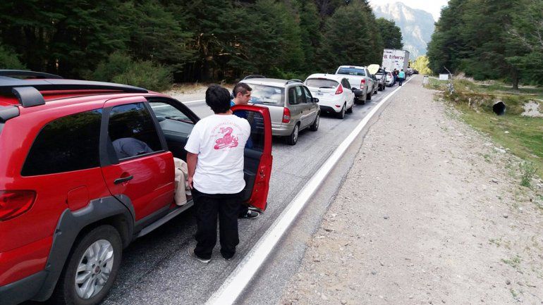 La cola llegó hasta la población de Brazo Rincón.