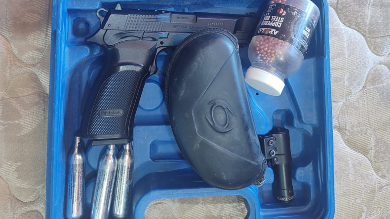 Violento ataque a balazos contra dos hermanos en Año Nuevo casi termina en linchamiento | LM Neuquen Violento ataque a balazos contra dos hermanos en Año Nuevo casi termina en linchamiento