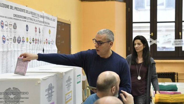Con incertidumbre, los italianos votan a un nuevo gobierno