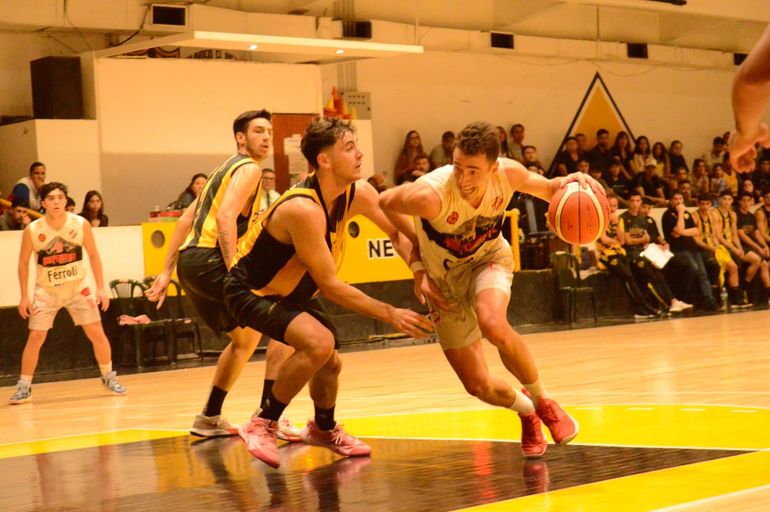 Pacífico se quedó con el clásico ante el Rojo y se prende en la pelea
