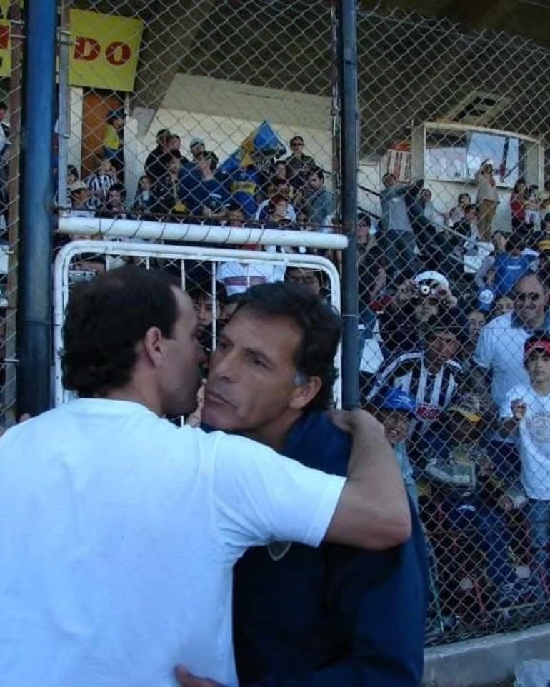 Miguel Russo saluda al Loco Padua. 