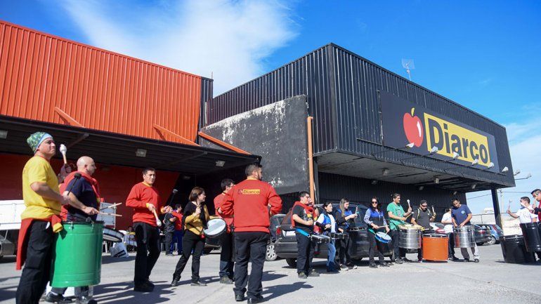 Empleados de Diarco durante una protesta.
