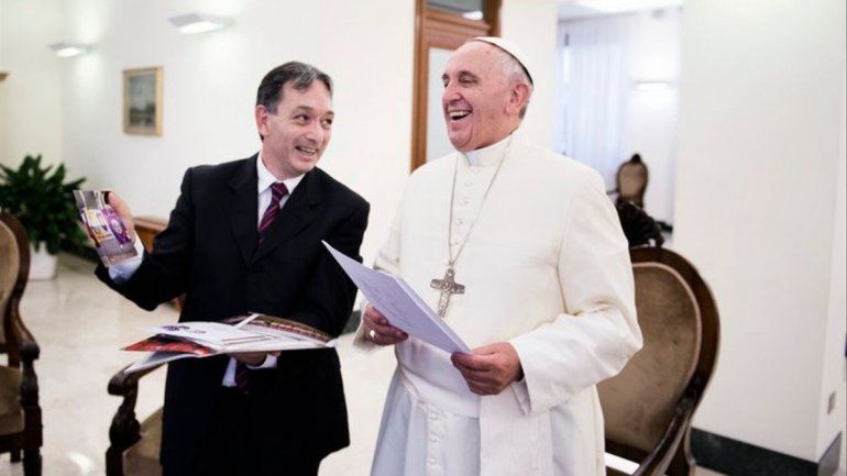 Joven y querido periodista murió el día de su cumple: el desgarrador anuncio de su hijo