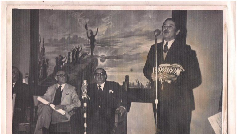 Don Pastor disertando en Perú.