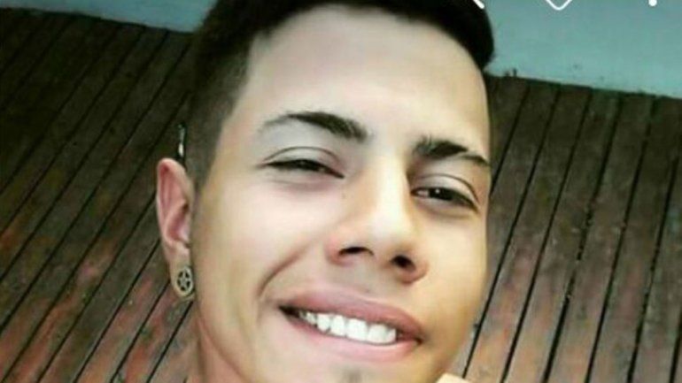Hallaron muerto al joven que se tiró del barco fiesta