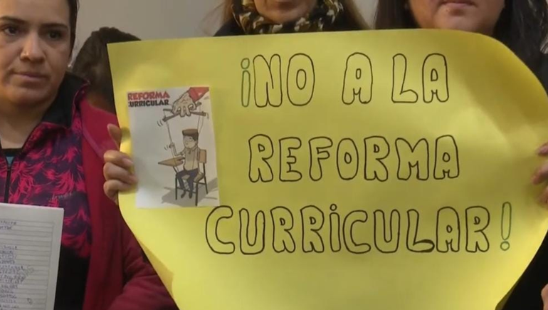 Padres que se oponen a la reforma curricular en el secundario llevaron su reclamo al CPE