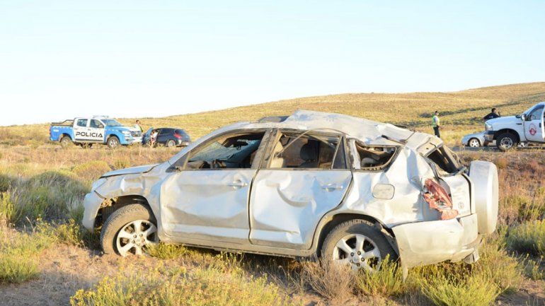 Quiso esquivar un pozo, perdió el control y volcó en la Ruta 40