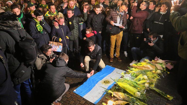 Mientras hinchas del Nantes rezan por el argentino
