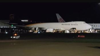 Milagroso aterrizaje en Taiwán: un avión golpeó la pista con su ala en medio de condiciones climáticas adversas Milagroso aterrizaje en Taiwán: un avión golpeó la pista con su ala en medio de condiciones climáticas adversas