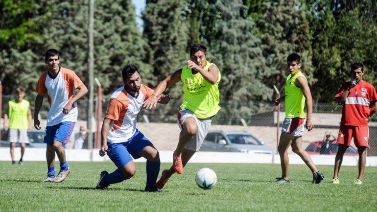 Lalo Porra fue la manija del equipo que metió 6 en el primer cotejo.