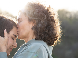 Tras 26 años de crianza, la Justicia avaló la adopción plena de una joven en Viedma. (Foto ilustrativa) Tras 26 años de crianza, la Justicia avaló la adopción plena de una joven en Viedma. (Foto ilustrativa)