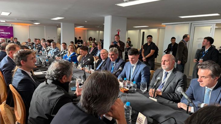 Seis gobernadores respaldaron la iniciativa que busca multiplicar las exportaciones mineras. Seis gobernadores respaldaron la iniciativa que busca multiplicar las exportaciones mineras.