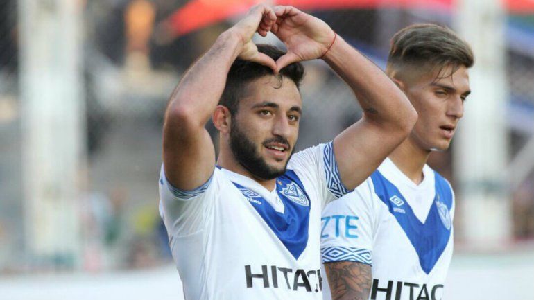 Con muchos pibes, Vélez le ganó a Newells por la mínima