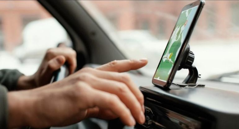 Vecinos contuvieron a los hijos de la víctima mientras el conductor intentaba justificar la agresión por el pago del viaje.