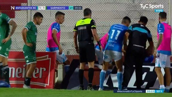 La dura caída al foso de un jugador del ascenso