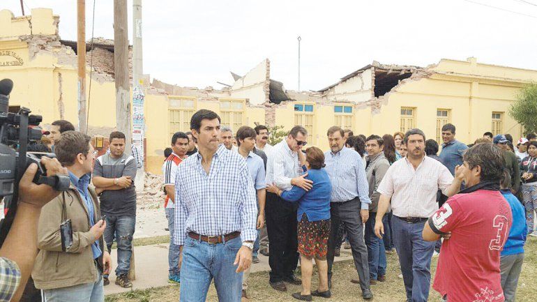 El gobernador Urtubey recorrió el pueblo y relevó los daños.