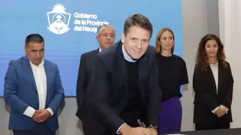 Gaido firmó el acuerdo con la provincia. Gaido firmó el acuerdo con la provincia.