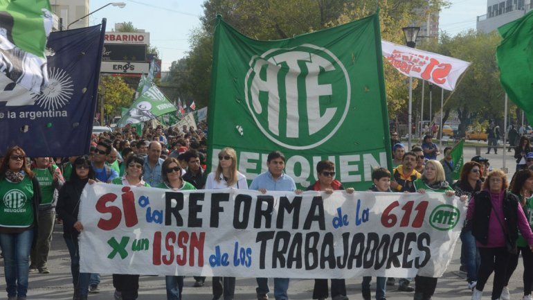 Los gremios que nuclean a los trabajadores estatales plantean un aumento salarial superior al 40 por ciento