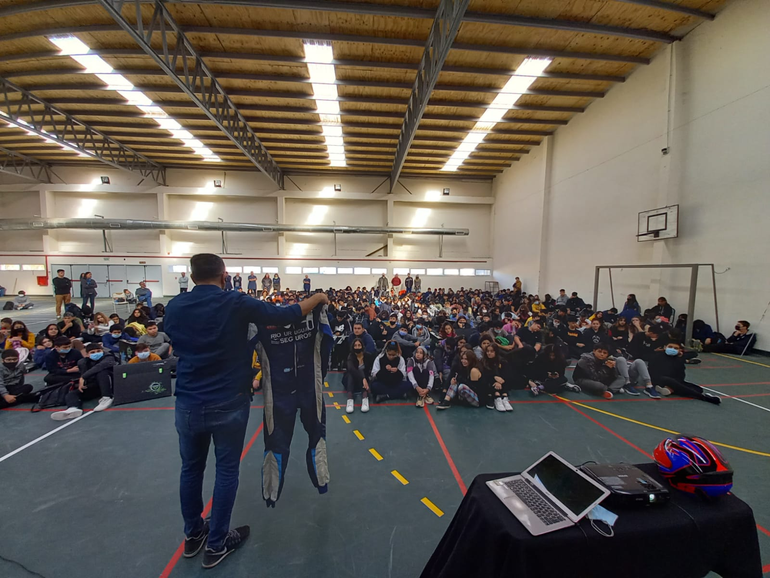 Más de 1000 alumnos en la charla de educación vial del TC 2000 en Neuquén