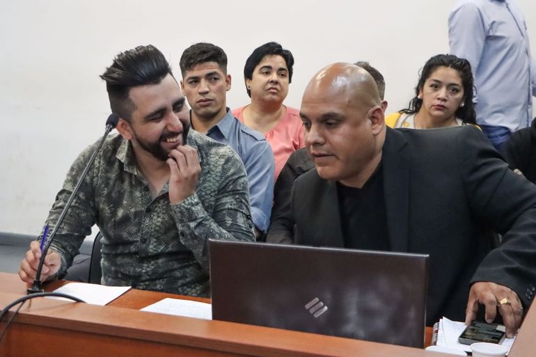 En el juicio participaron doce testigos, incluyendo policías que participaron de la investigación, vecinos y allegados tanto de la víctima como del imputado. En el juicio participaron doce testigos, incluyendo policías que participaron de la investigación, vecinos y allegados tanto de la víctima como del imputado.