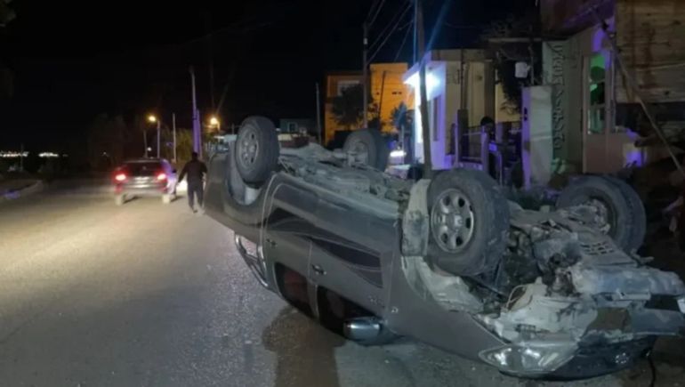 El conductor de la Toyota Hilux se accidentó cerca de las 2.30 de la madrugada de este viernes en la zona norte de Comodoro Rivadavia.