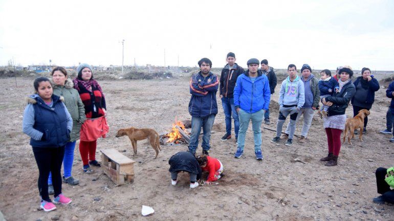 Crece una toma que nació de una estafa con tierras