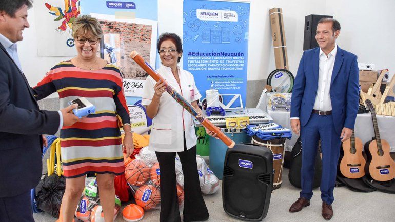 Inicio de clases: Gutiérrez inauguró la escuela de Nueva Esperanza 