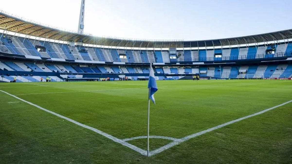 Se suspendió Racing-Vélez por la muerte del DT de la reserva