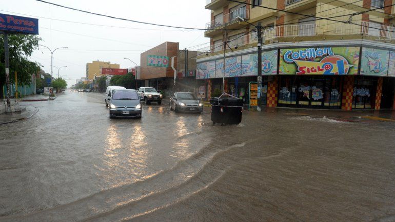 Los conductores también la pasaron mal en la zona del Bajo.