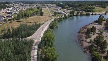 instalaran camaras solares de monitoreo para prevenir el vandalismo y robos en el paseo costero del rio limay