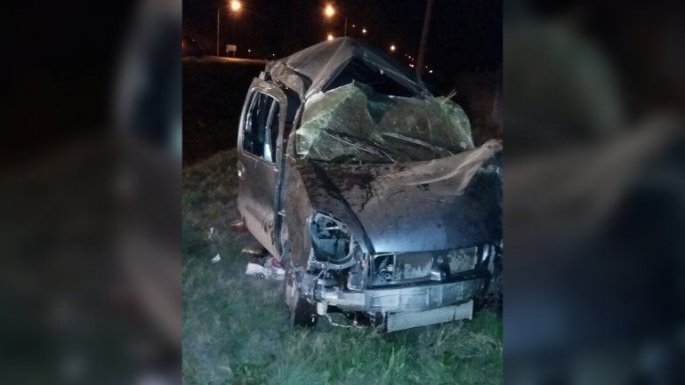 Un herido al volcar su camioneta en la Ruta 22