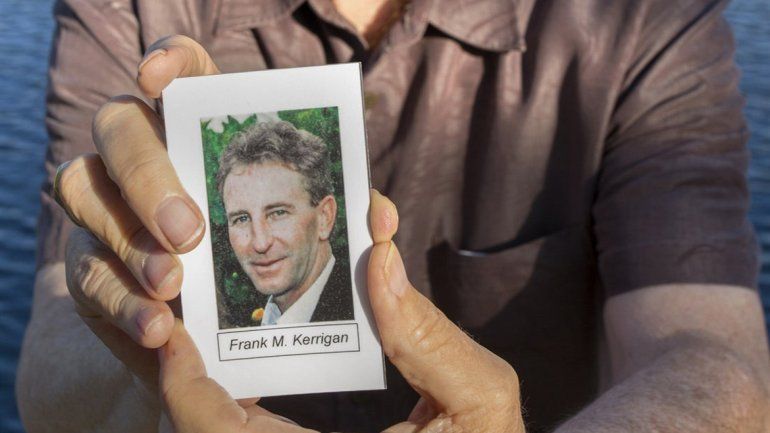 Los forenses se equivocaron de cuerpo porque quisieron identificarlo con una foto. A la familia le dijeron que lo habían confirmado por las huellas.