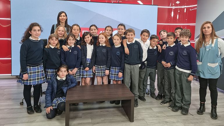 Los chicos del Colegio Confluencia se divirtieron en los estudios de LMPLAY. Los chicos del Colegio Confluencia se divirtieron en los estudios de LMPLAY.