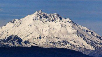 Alerta amarilla del Volcán Nevado de Longaví en Chile. Alerta amarilla del Volcán Nevado de Longaví en Chile.