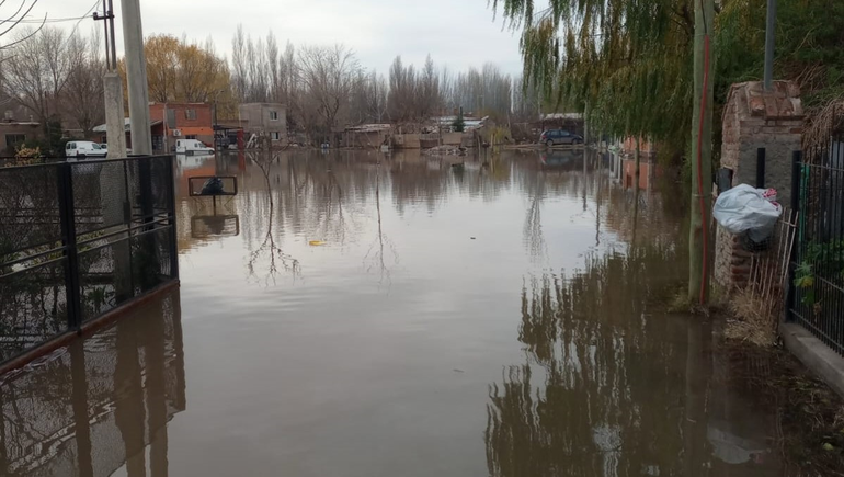 Vecinos desesperados afirman que el río volvió a subir
