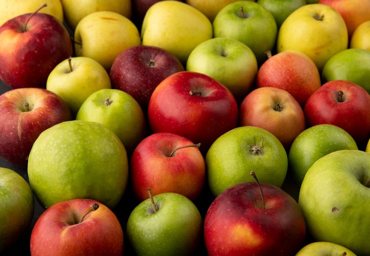 Nuevas manzanas de club buscan ganar espacio en góndola frente al liderazgo de las clásicas.