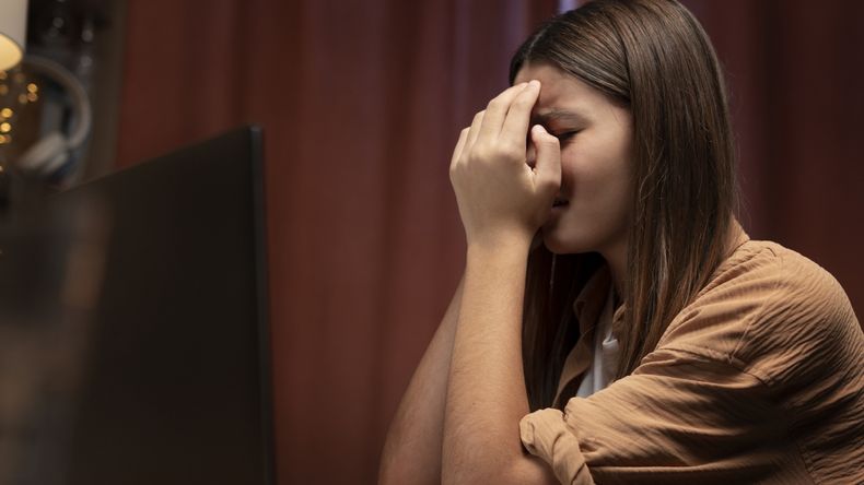 Violencia de género digital: ordenan medidas para proteger a una adolescente de Neuquén | LM Neuquen Violencia de género digital: ordenan medidas para proteger a una adolescente de Neuquén