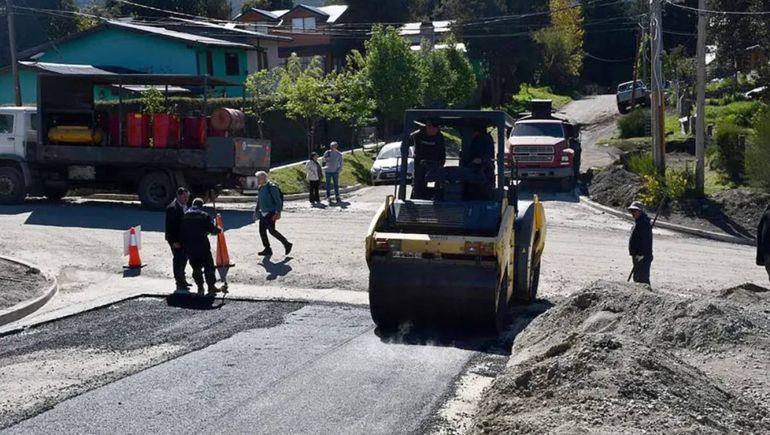 Con el ahorro del Mundial de Motocross hicieron el asfalto en un barrio La Angostura