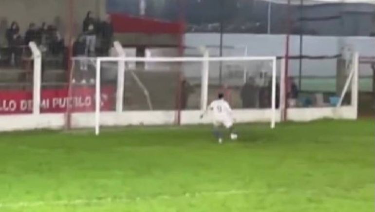 El insólito gol errado en el fútbol regional