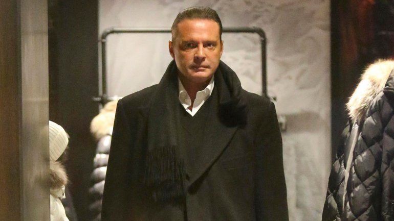 El cantante mexicano no se presentó a varias audiencias en Los Ángeles.