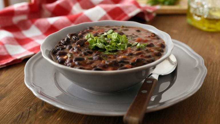 Sopa de porotos y tomate, un viaje de ida. Sopa de porotos y tomate, un viaje de ida.