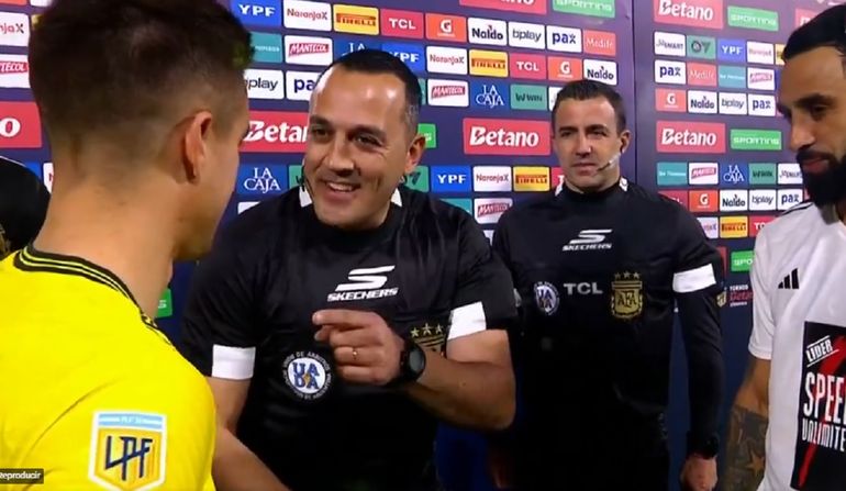 El arbitraje de Fernando Espinoza y la insólita expulsión de Abiel Osorio por simular contra Riestra