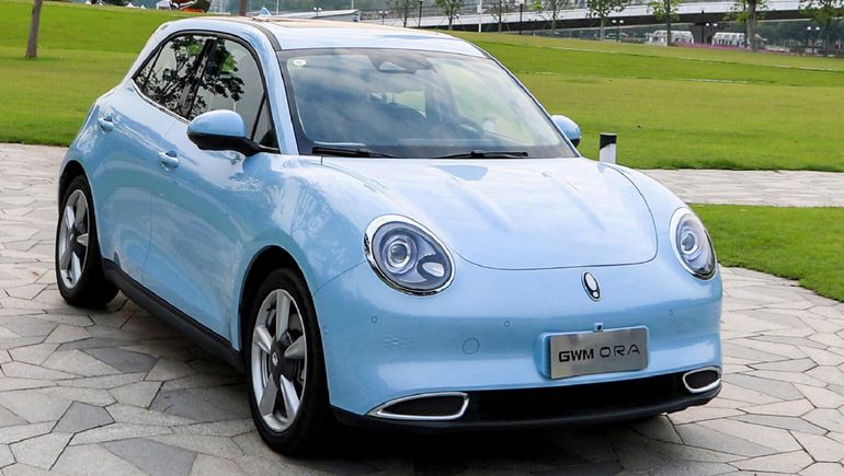 Su estilo retrofuturista se complementa con equipamiento de serie premium entre los autos chinos. Su estilo retrofuturista se complementa con equipamiento de serie premium entre los autos chinos.