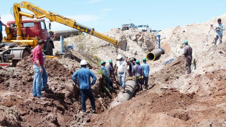La obra beneficia la conducción de agua para Huincul y Cutral Co.