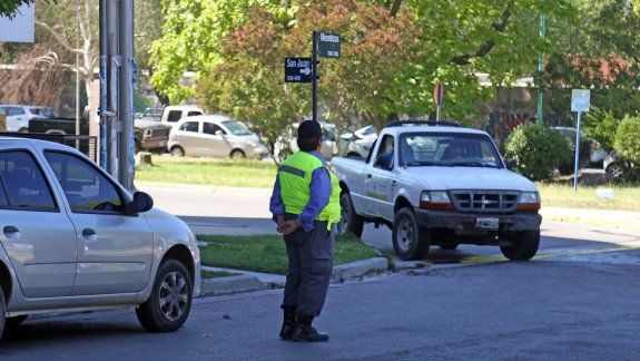 Inspectores controlan que no se circule en contramano