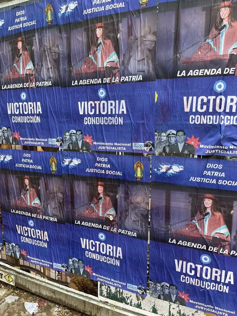 Victoria Villarruel y una cercanía al peronismo... al menos en los afiches. Victoria Villarruel y una cercanía al peronismo... al menos en los afiches.