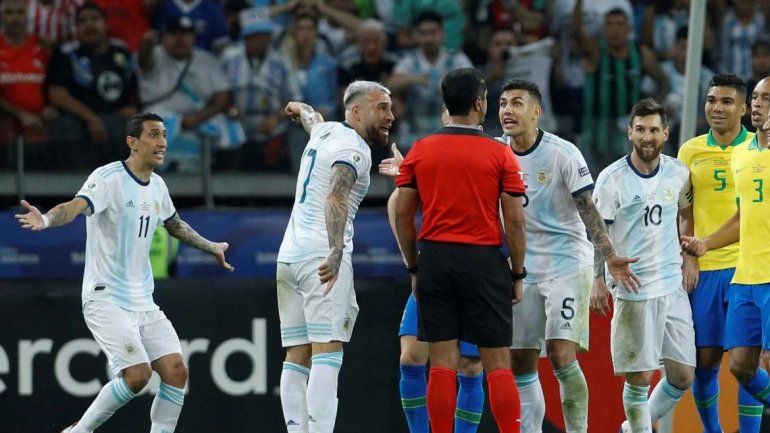 Ahora la Conmebol admite el mal uso del VAR en el partido de Argentina-Brasil