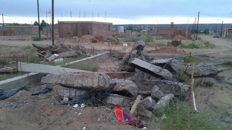 Volvía del velorio de su papá y se encontró con que le habían demolido la casa