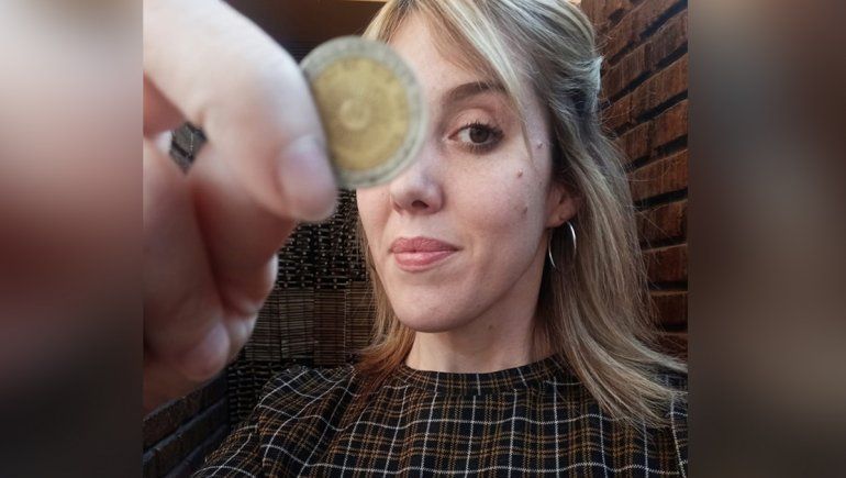 El furor de las monedas de un peso con error llegó a Cipolletti